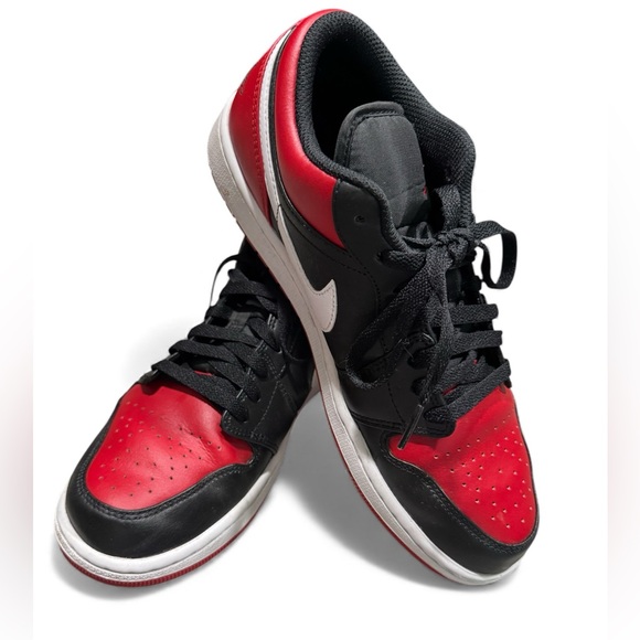 Air Jordan 1 Low "Alternate Bred Toe Black/Gym Red-White size 10 - Picture 3 of 11
